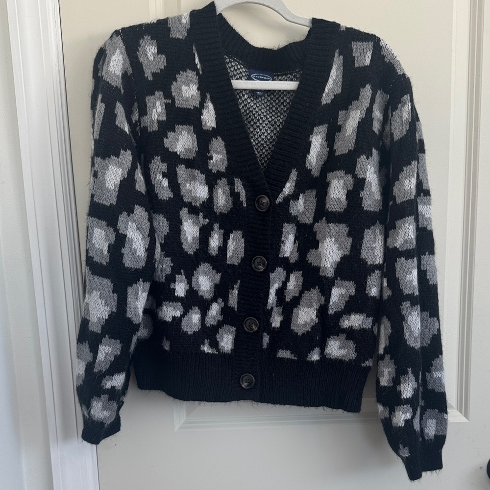 Scoop Chic Black and White Patterned Sweater